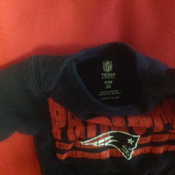 NFL New England Patriots onesie - Picture 2 of 2